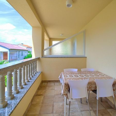 Apartmani Dal Малинска Экстерьер фото