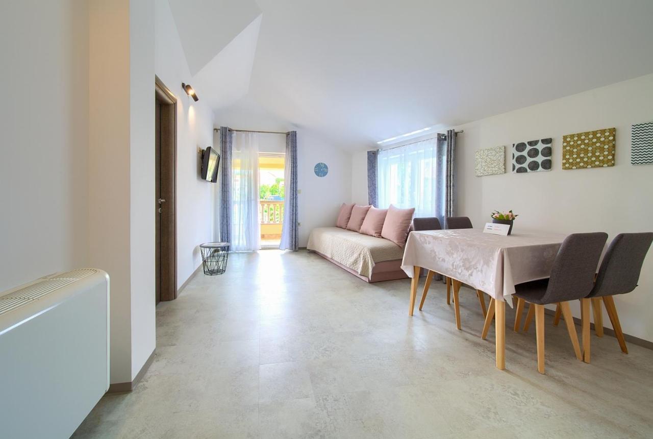 Apartmani Dal Малинска Экстерьер фото