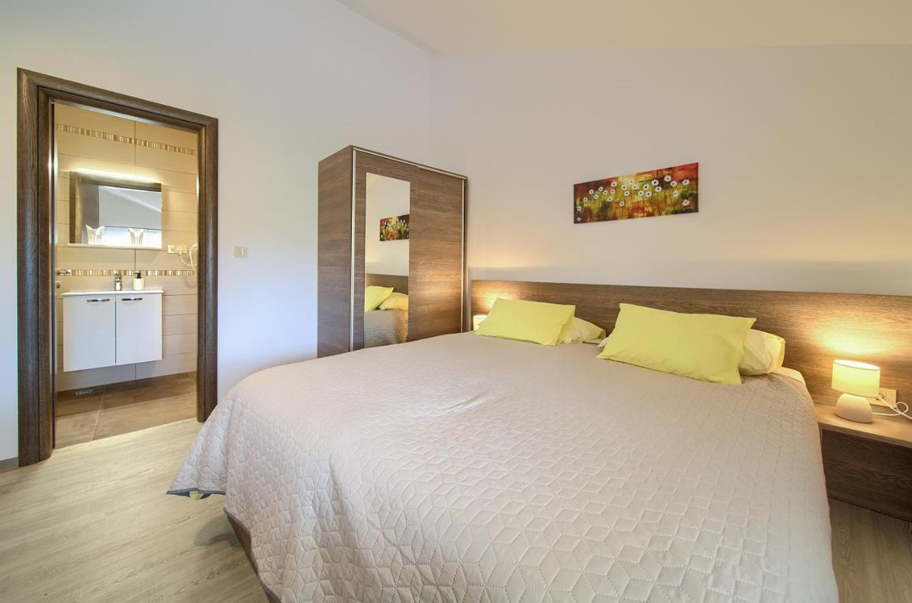 Apartmani Dal Малинска Экстерьер фото