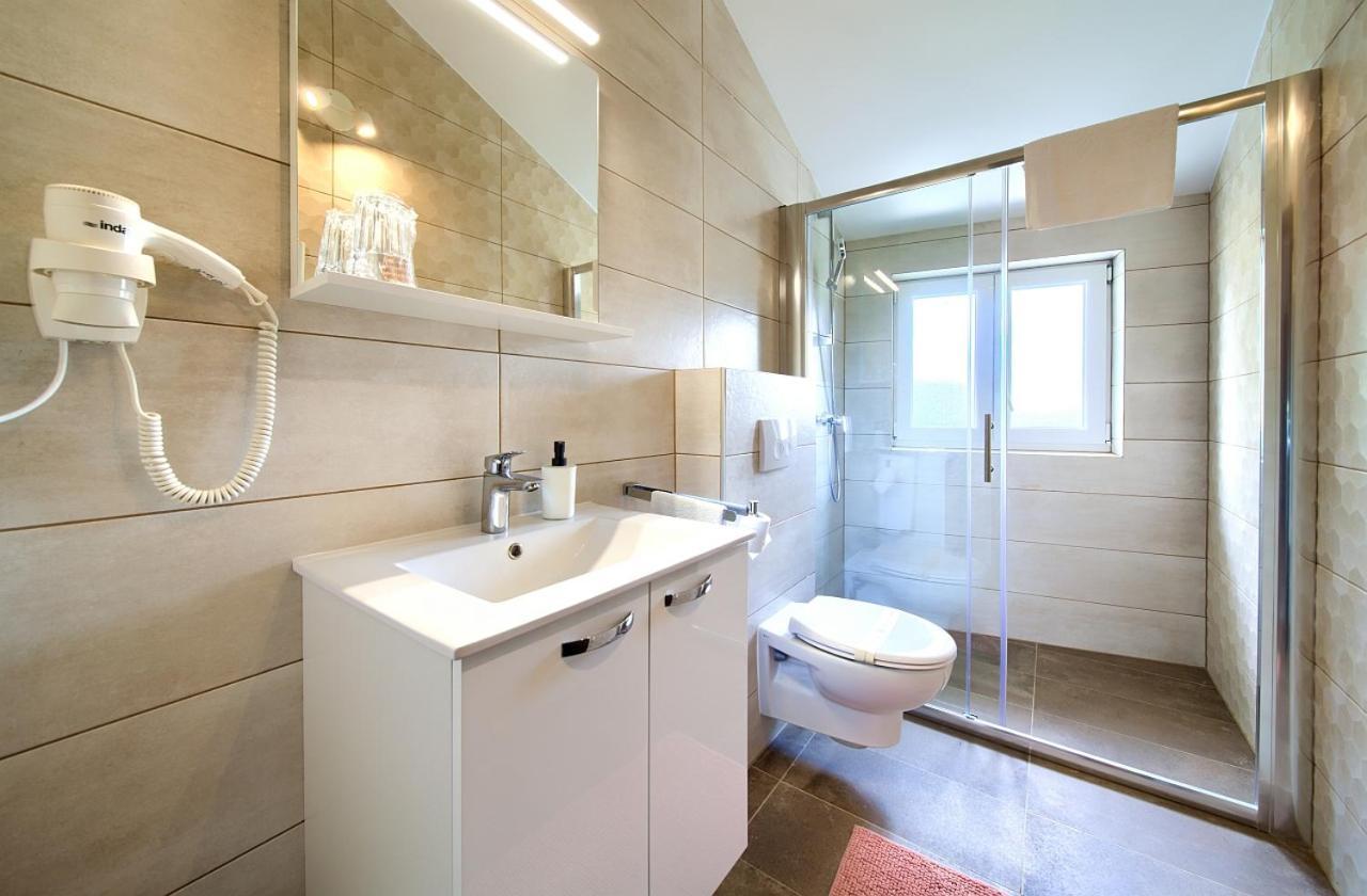 Apartmani Dal Малинска Экстерьер фото