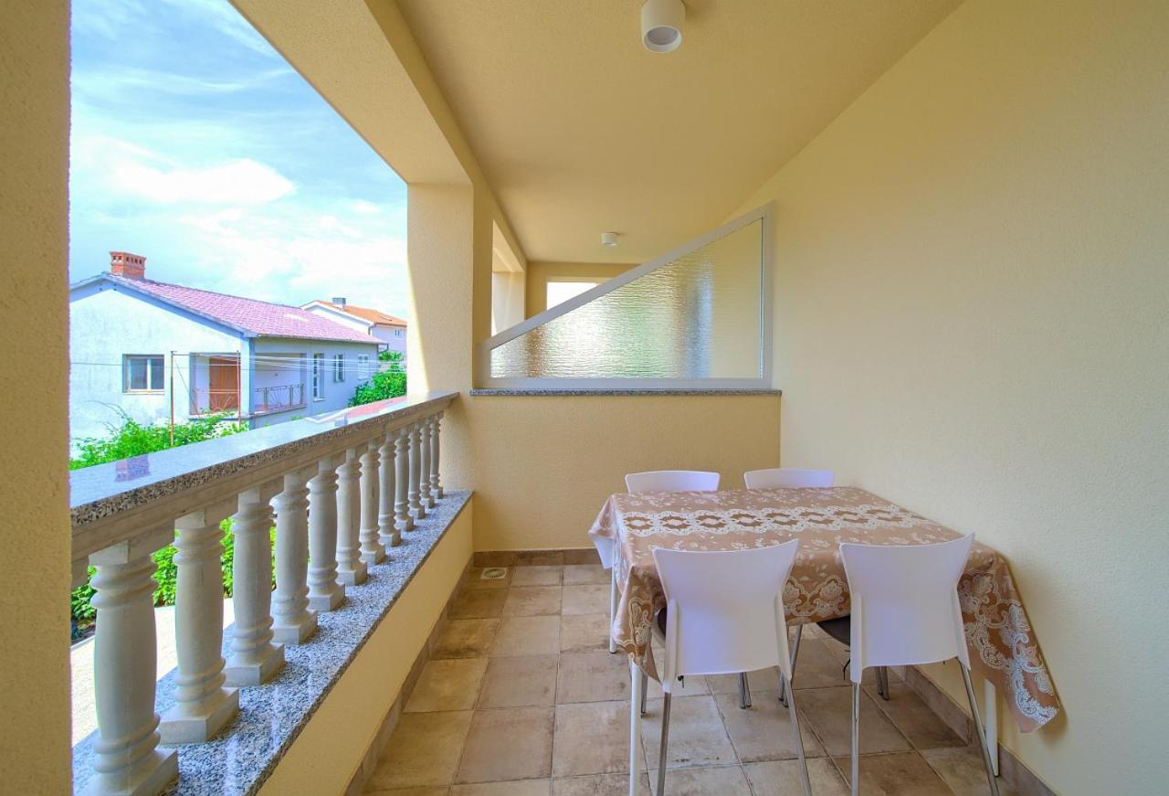 Apartmani Dal Малинска Экстерьер фото
