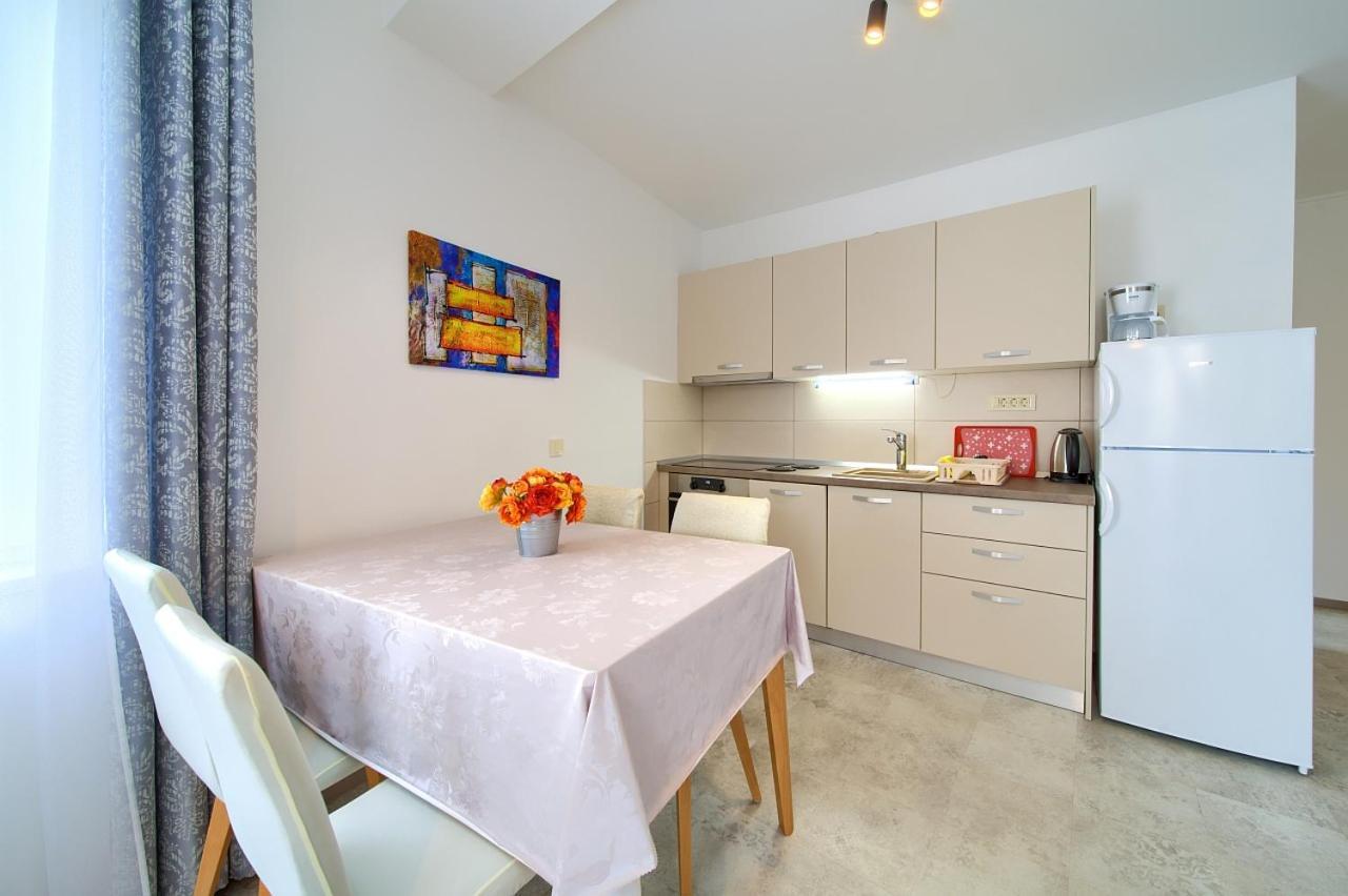 Apartmani Dal Малинска Экстерьер фото