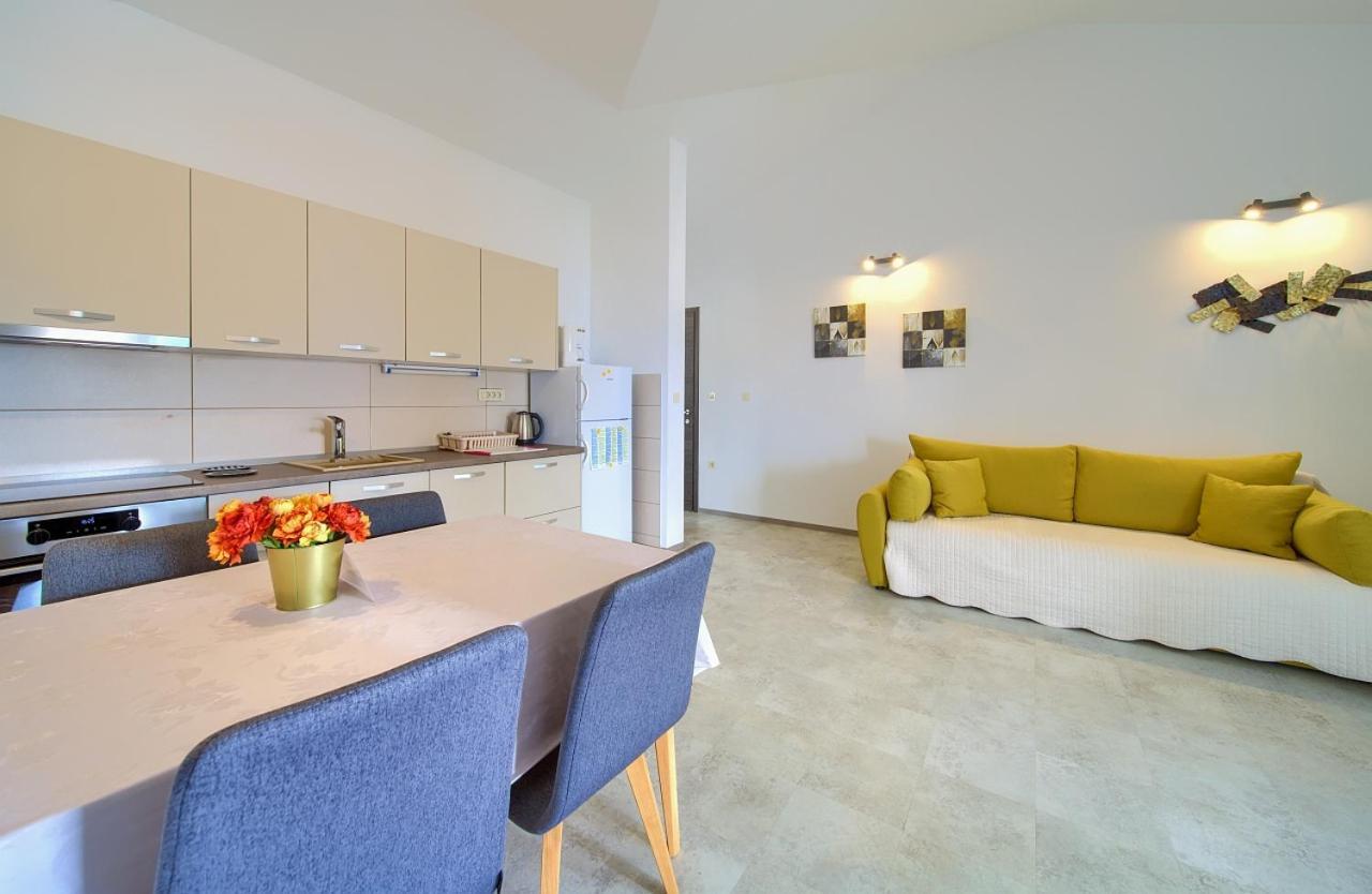 Apartmani Dal Малинска Экстерьер фото