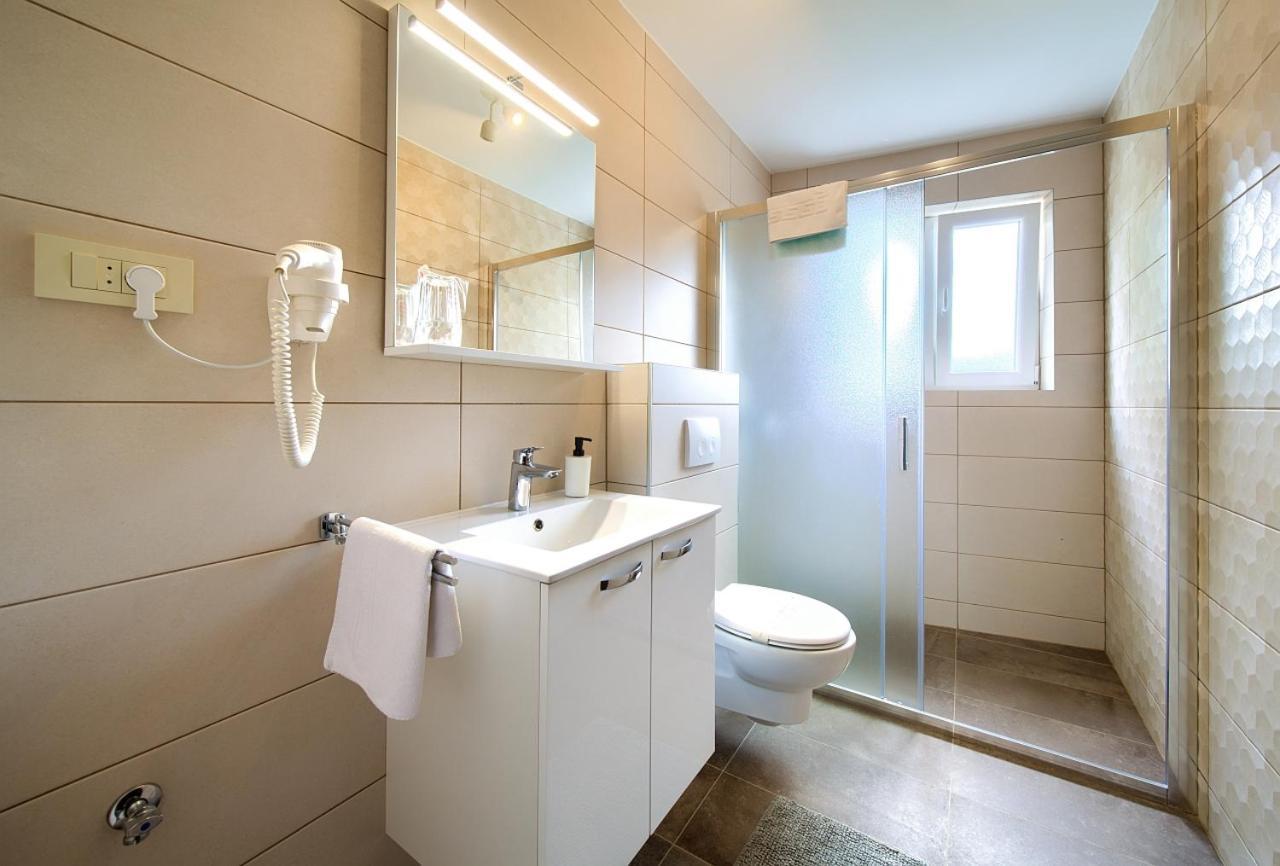 Apartmani Dal Малинска Экстерьер фото