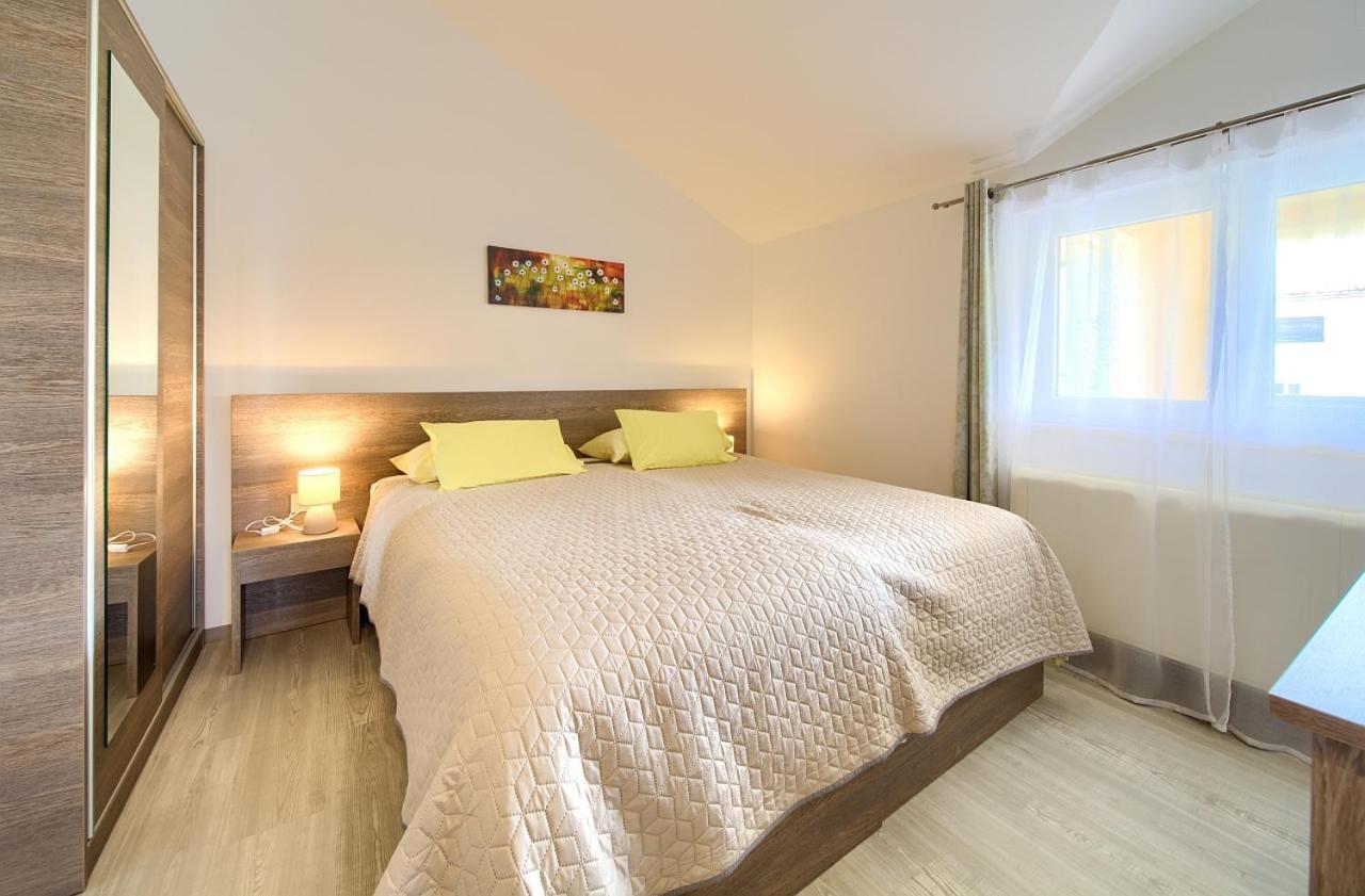 Apartmani Dal Малинска Экстерьер фото