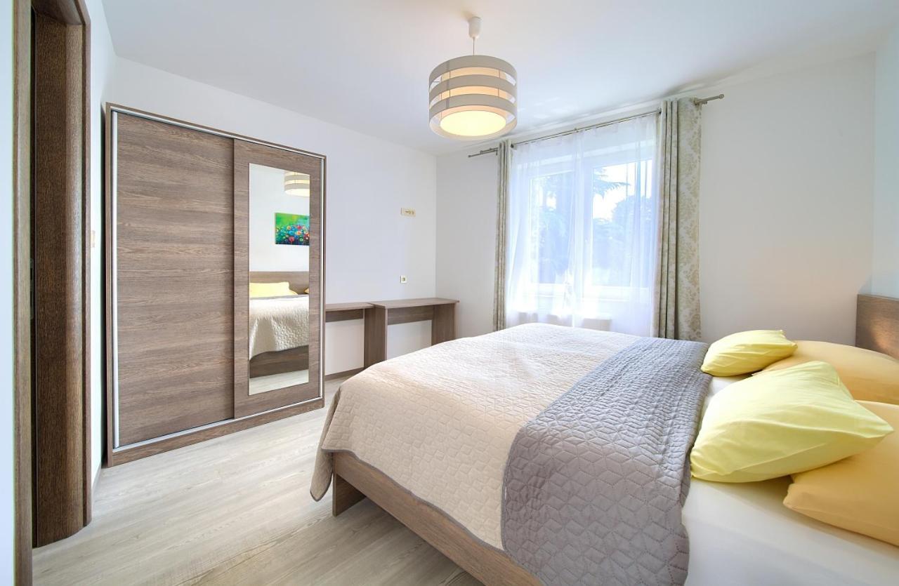 Apartmani Dal Малинска Экстерьер фото