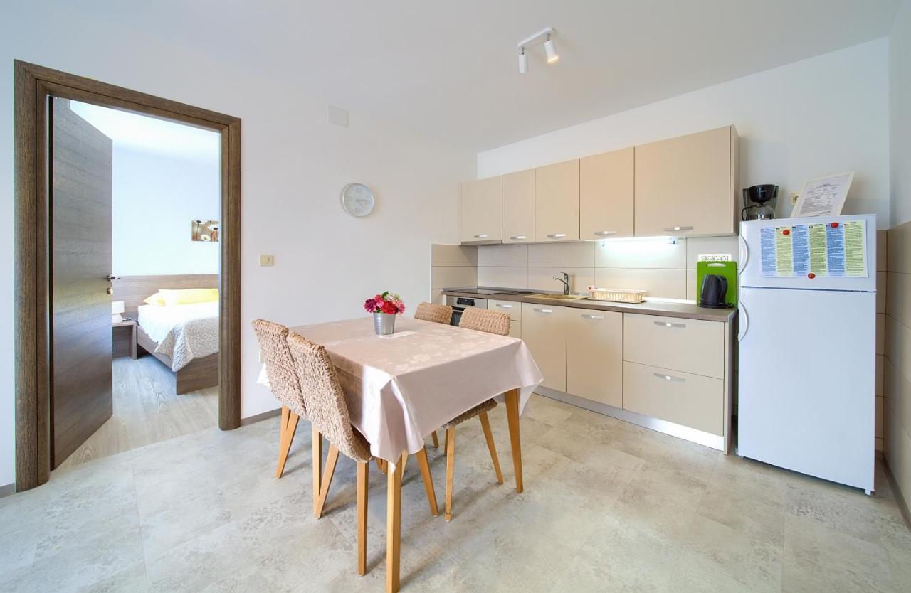 Apartmani Dal Малинска Экстерьер фото