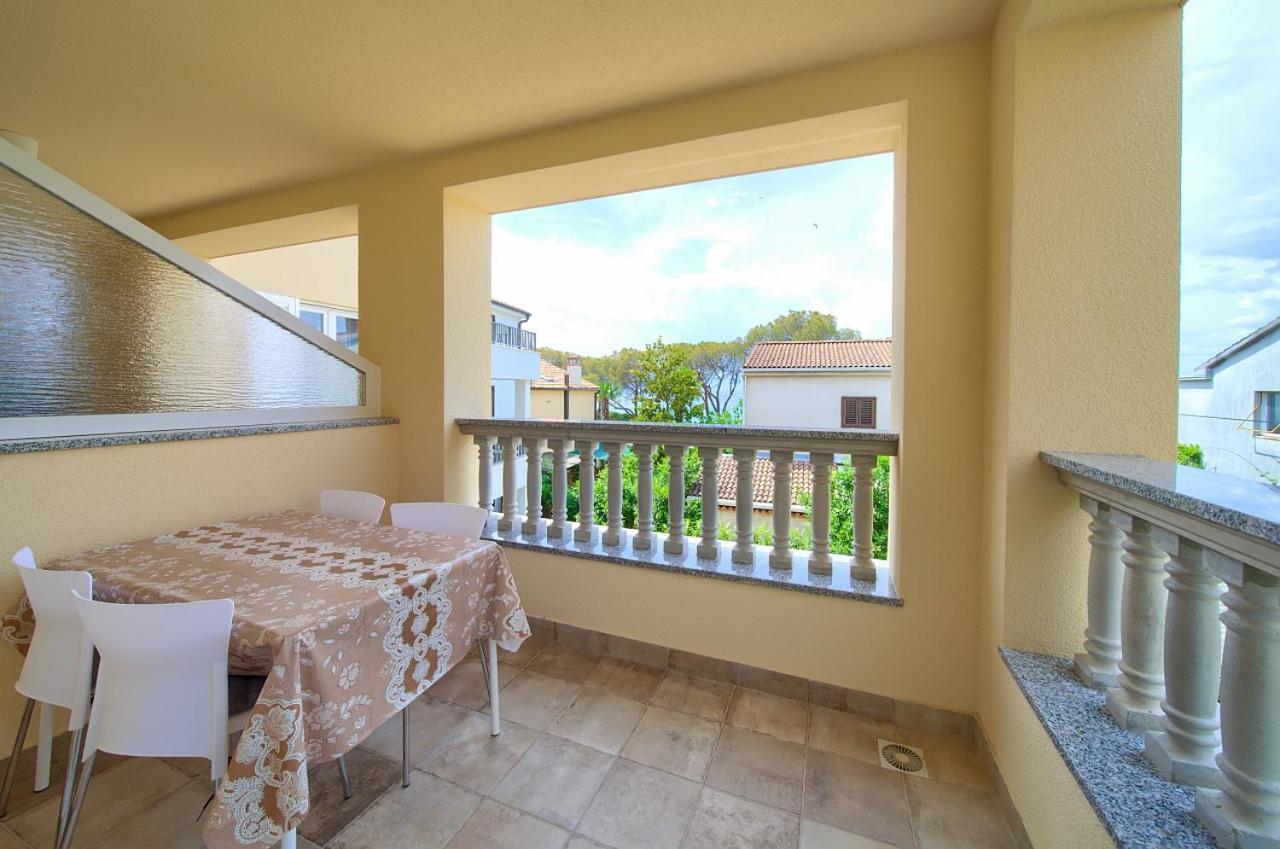 Apartmani Dal Малинска Экстерьер фото