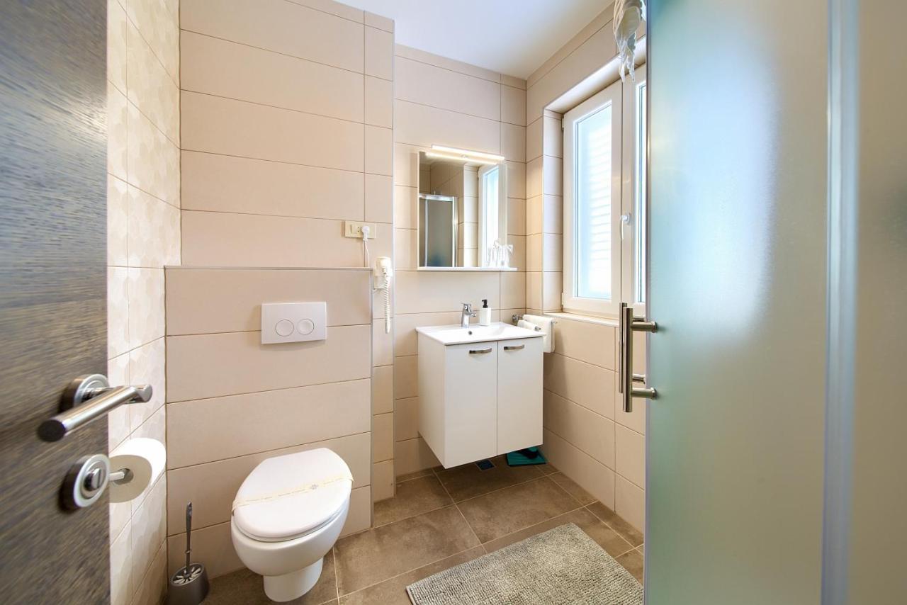 Apartmani Dal Малинска Экстерьер фото