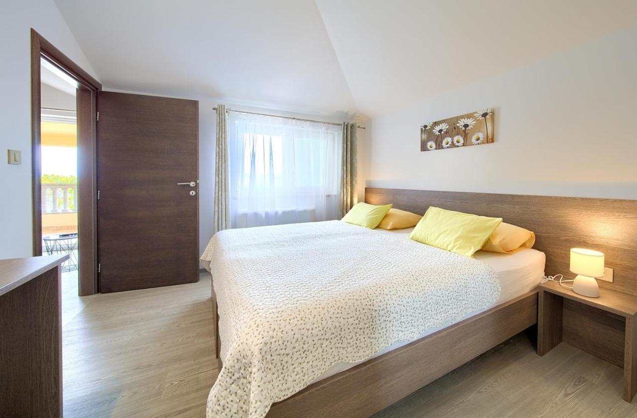 Apartmani Dal Малинска Экстерьер фото