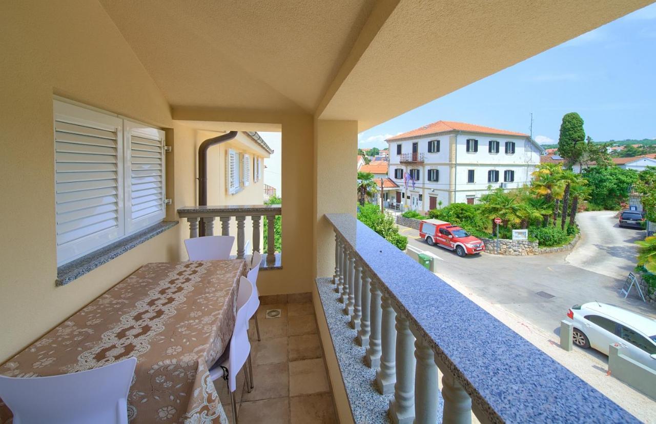 Apartmani Dal Малинска Экстерьер фото