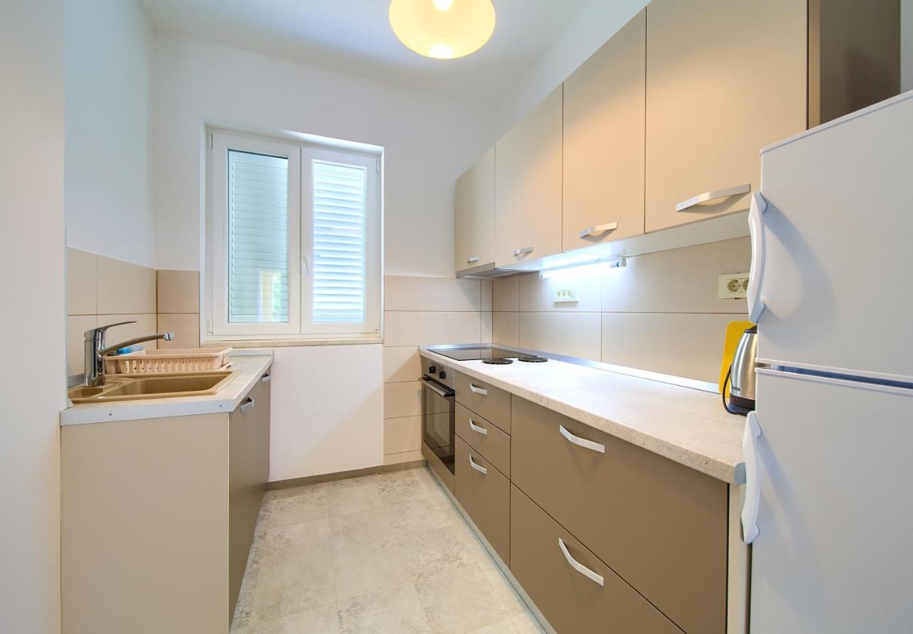 Apartmani Dal Малинска Экстерьер фото