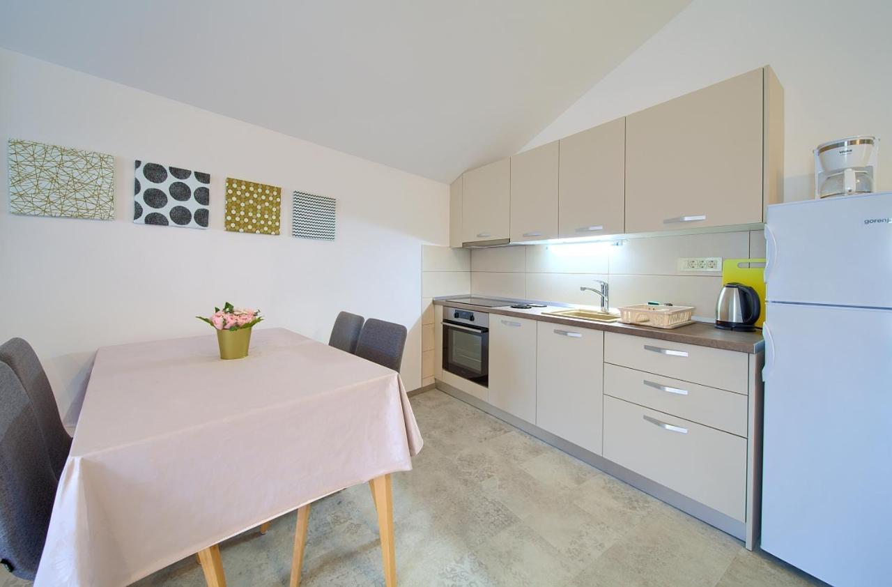 Apartmani Dal Малинска Экстерьер фото