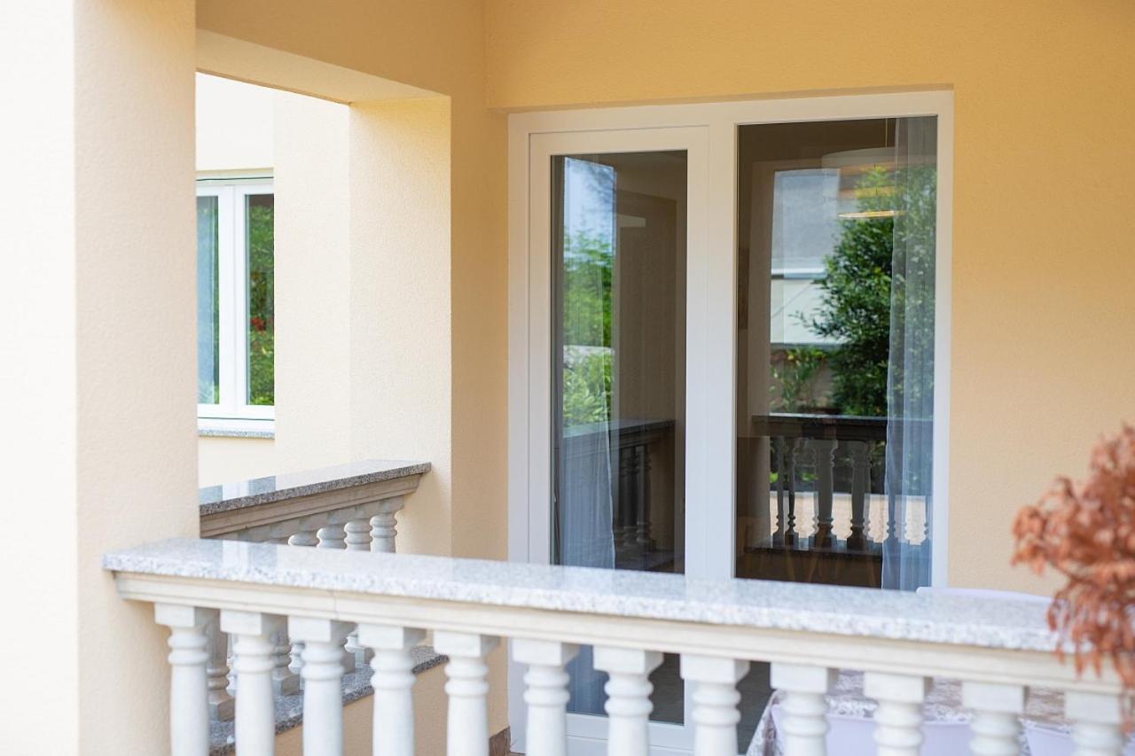 Apartmani Dal Малинска Экстерьер фото