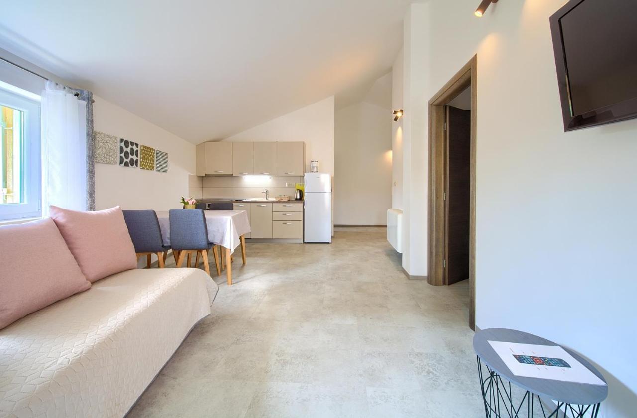 Apartmani Dal Малинска Экстерьер фото