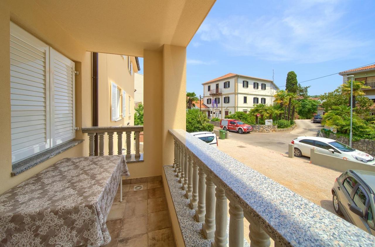 Apartmani Dal Малинска Экстерьер фото