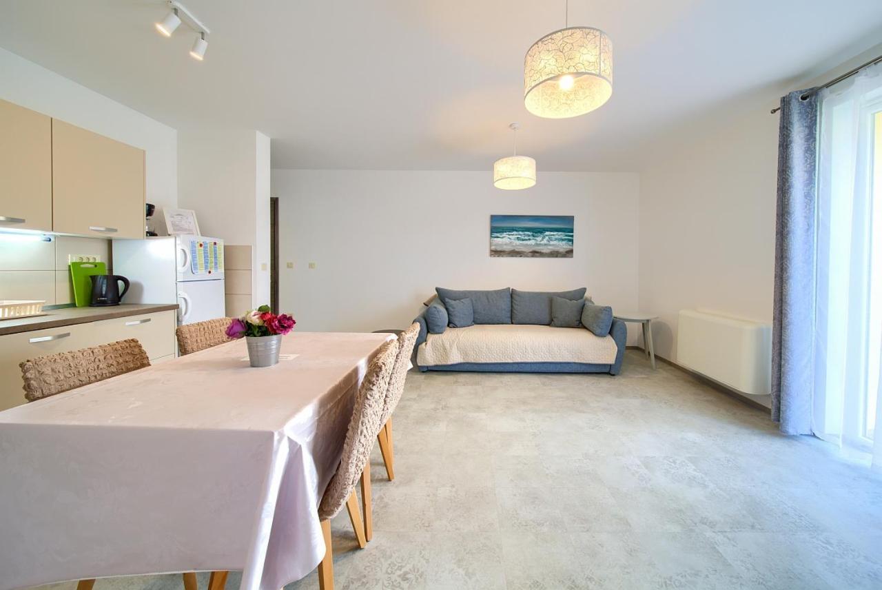 Apartmani Dal Малинска Экстерьер фото