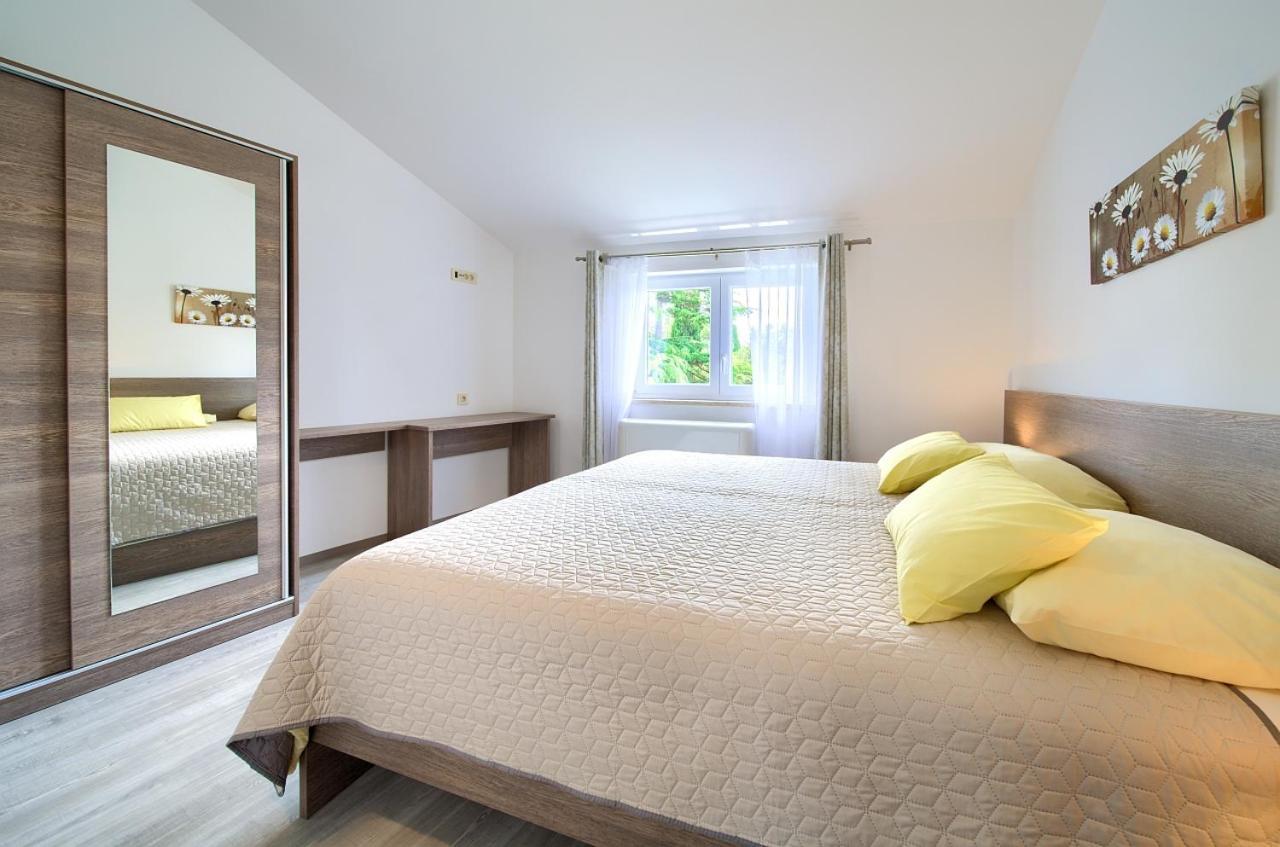 Apartmani Dal Малинска Экстерьер фото